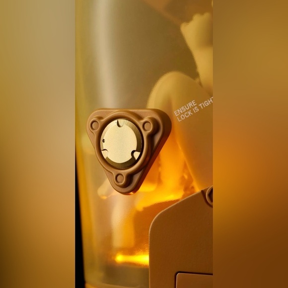 Death Stranding - Collector’s Edition  BB Pod Replica - 1/1 Scale - - Picture 5 of 16